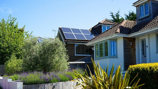 Painéis fotovoltaicos vs. painéis solares térmicos: qual instalar primeiro