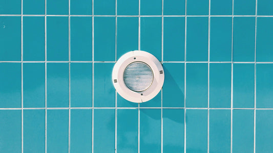 Hidrotubo e material de encastrar: planear a construção de uma piscina de raiz