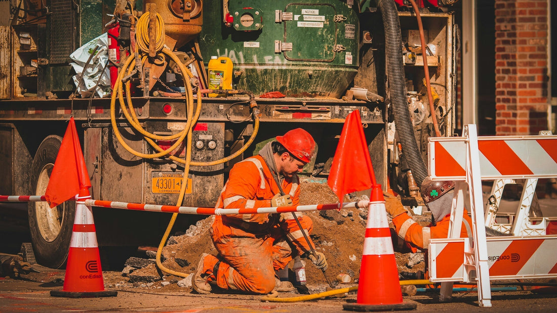 Sinalização e tampas de saneamento: materiais para obras municipais